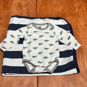 Monica + Andy Organic Baby Bundle - 3-6M Bodysuit + Blanket